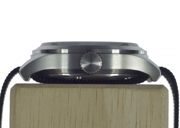 MWC GG-W-113 Classic 1960s/70s U.S Pattern Vietnam War Issue Watch with a Hybrid Mechanical/Quartz Hybrid Movement and 100m Water Resistance - Ex Display Watch to Clear Might Need a New Battery