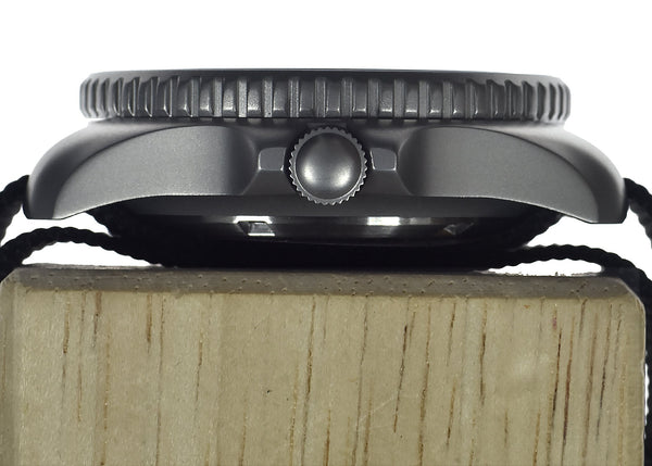 MWC 1999-2001 Pattern Quartz Day/Date Military Divers Watch with Stainless Steel Case and Sapphire Crystal