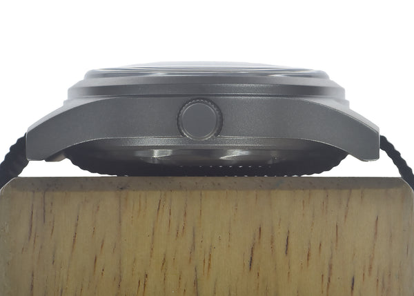 A-17 U.S 1950s Korean War Pattern 100m/330ft Water Resistant Military Watch with Shatter and Scratch Resistant Box Sapphire Crystal (Automatic)