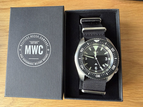 MWC 500m (1640ft) Water Resistant Stainless Steel Automatic Divers Watch With Sapphire Crystal, Ceramic Bezel and Helium Valve - Needs Attention to the crown
